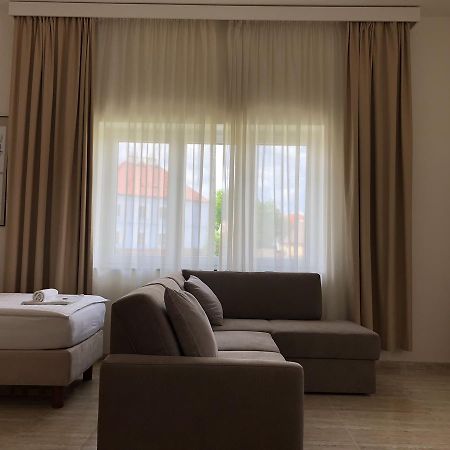 Apartman Za Radnici วาลติตซา ภายนอก รูปภาพ