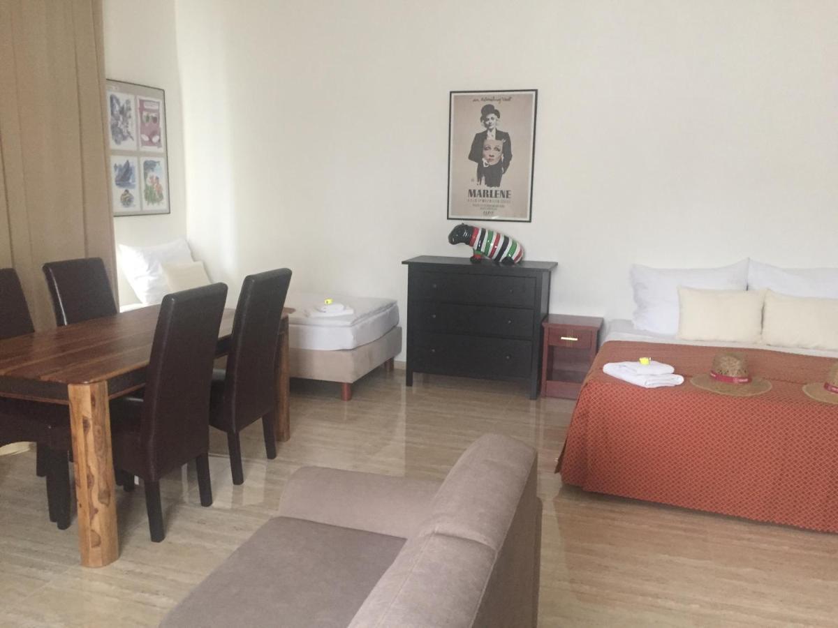 Apartman Za Radnici วาลติตซา ภายนอก รูปภาพ
