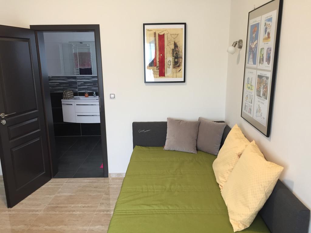 Apartman Za Radnici วาลติตซา ภายนอก รูปภาพ