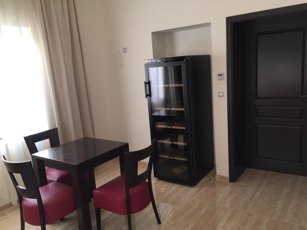 Apartman Za Radnici วาลติตซา ภายนอก รูปภาพ