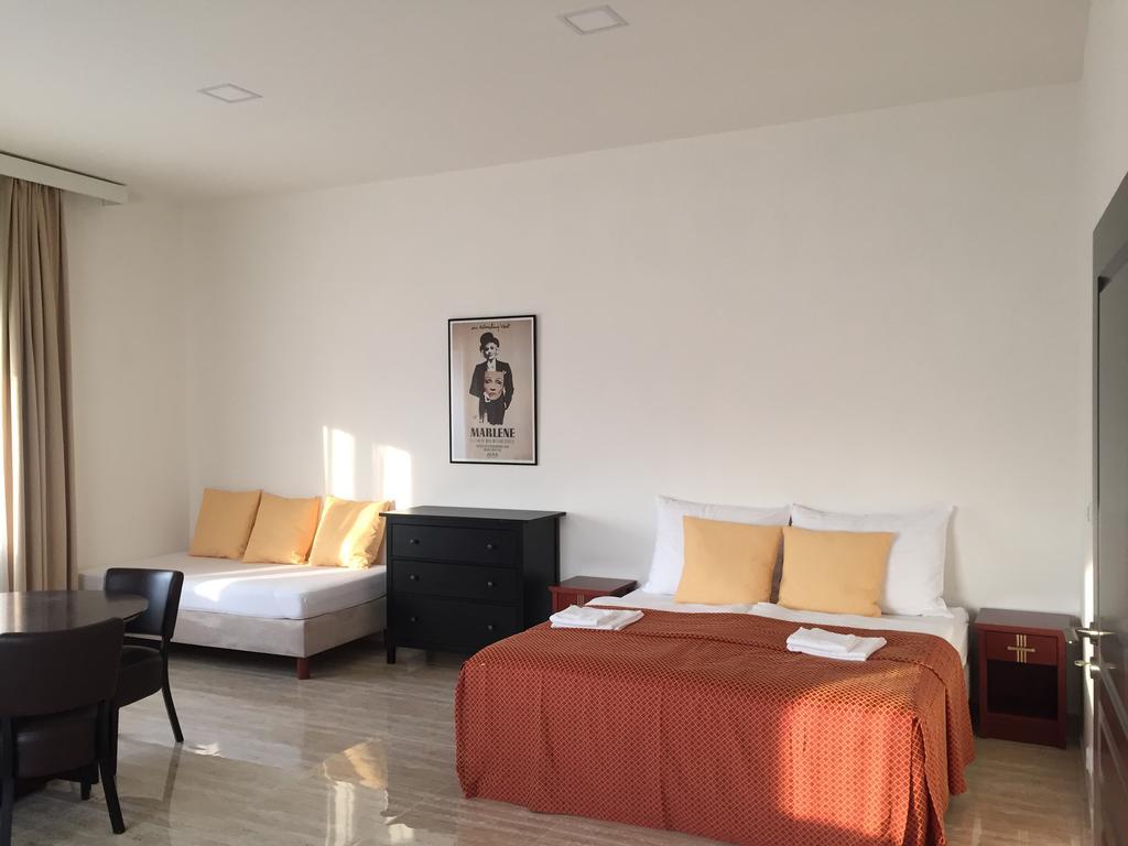 Apartman Za Radnici วาลติตซา ภายนอก รูปภาพ