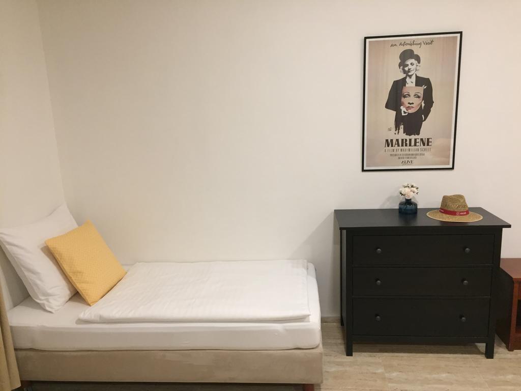 Apartman Za Radnici วาลติตซา ภายนอก รูปภาพ