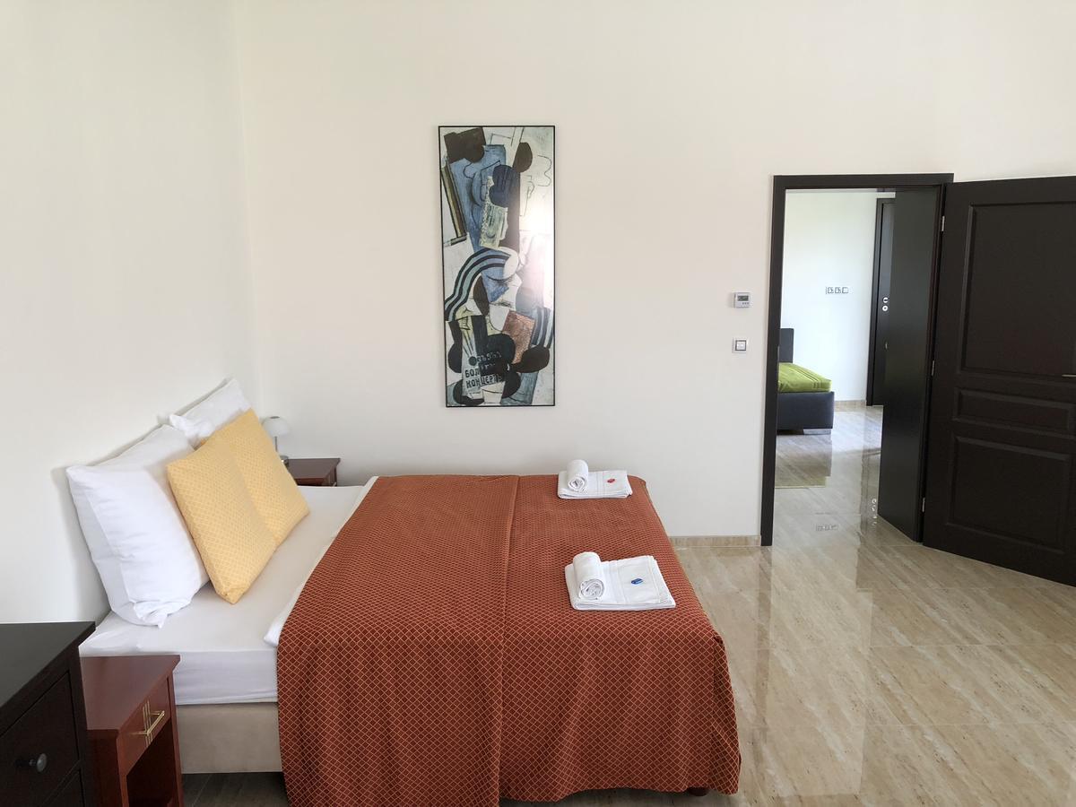 Apartman Za Radnici วาลติตซา ภายนอก รูปภาพ