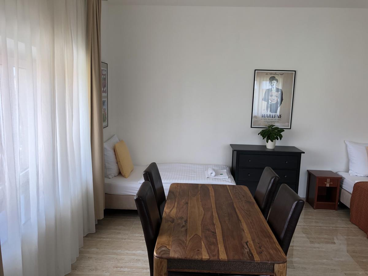 Apartman Za Radnici วาลติตซา ภายนอก รูปภาพ