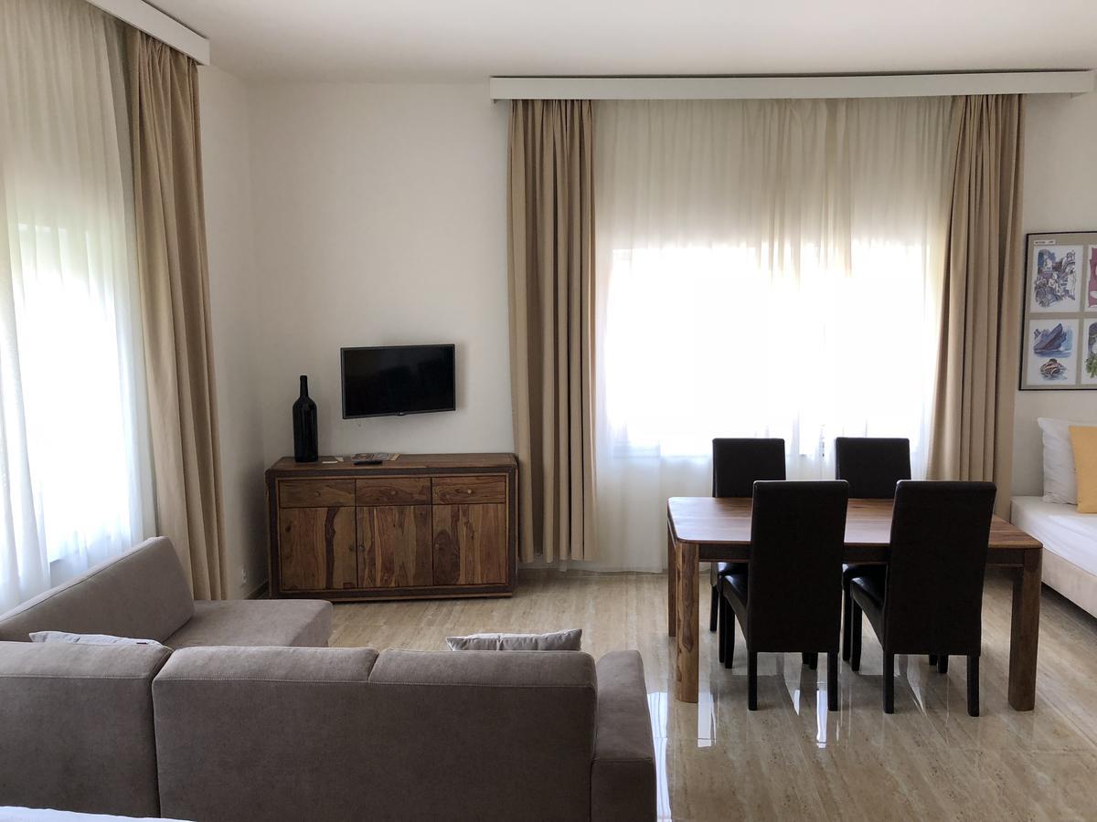 Apartman Za Radnici วาลติตซา ภายนอก รูปภาพ